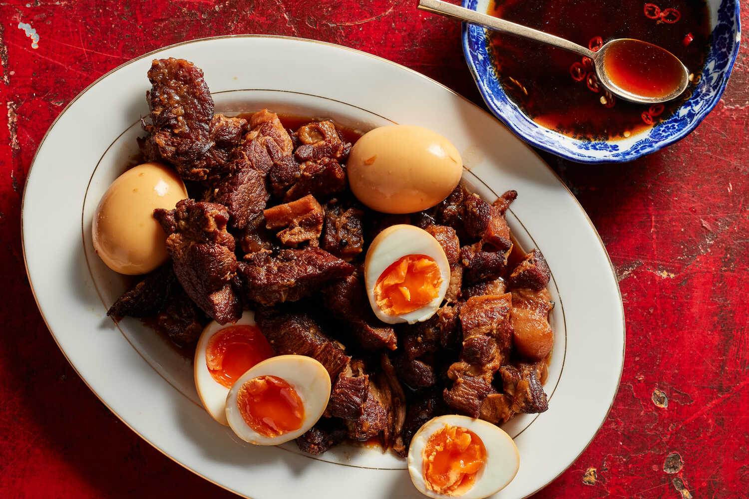Thit Heo Kho Trung (Pork and Eggs in Caramel Sauce) Recipe