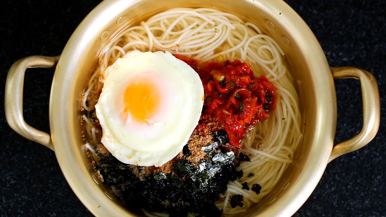 Korean noodle soup (Guksu) recipe by Maangchi
