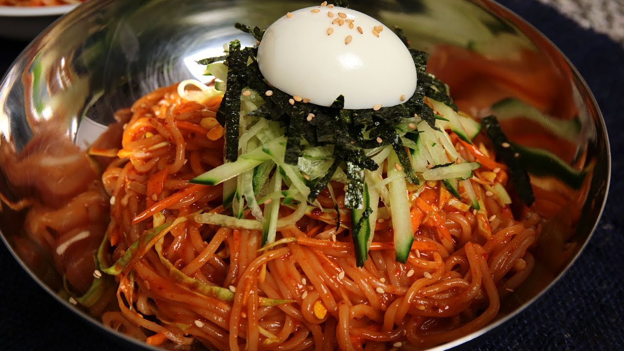 Spicy, chewy, sweet & sour cold noodles (Jjolmyeon: 쫄면) recipe by Maangchi