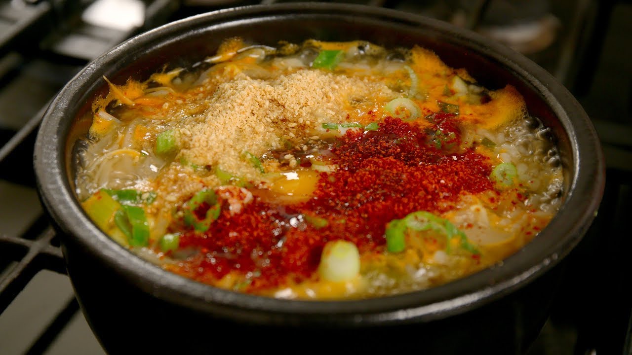Soybean sprout soup with rice (Kongnamul-gukbap: 콩나물국밥) recipe by Maangchi